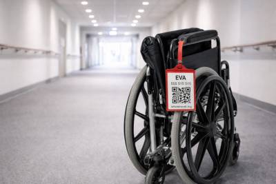 QR tag on wheelchair - whostravel.ing